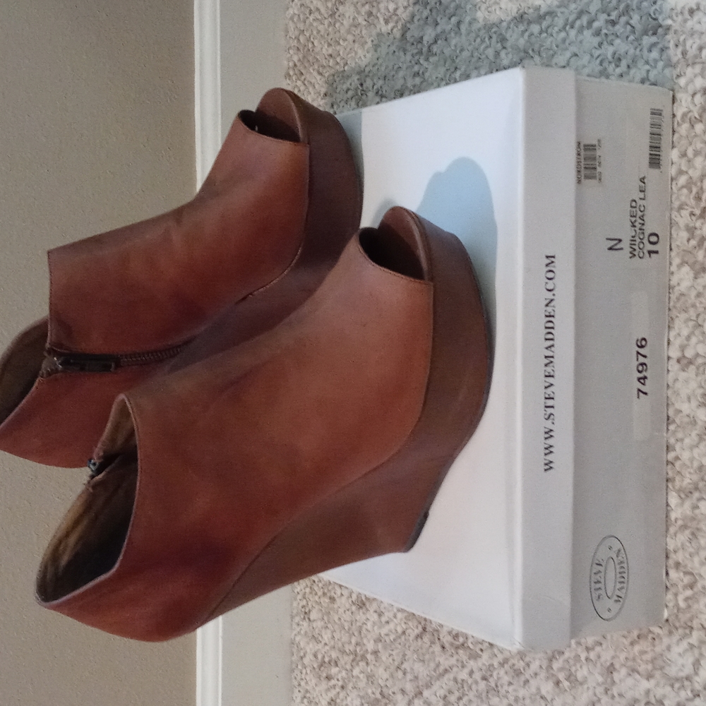 Steve Madden Wicked Cognac Lea Wedge Booties Size